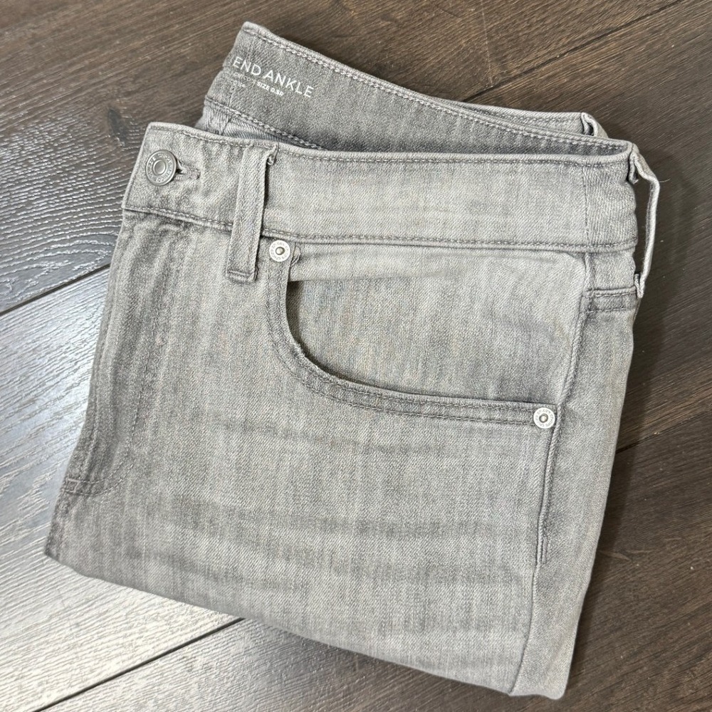 Chicos Boyfriend Ankle Jeans Gray Stretch Denim‎ Size 6 0.5 High Rise Relaxed